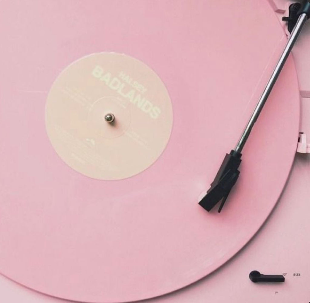 Shall we listen some music? 🎶
⠀
#sergeguillouxparis #colors #pink #music #vinyle #beautiful #instagood #follow #trending #followers