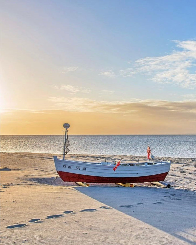 Sunrise or sunset? 😊
⠀
#sergeguillouxparis #colors #water #beach #letouquet #sea #boat #nature #france #beautiful #instagood #follow #trending #followers